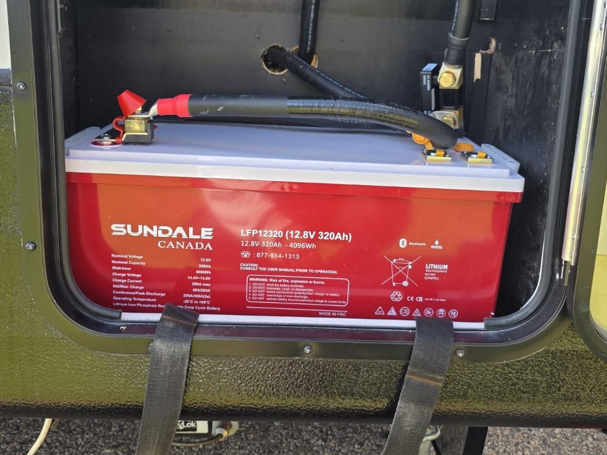 RV battery bay with lithium battery, MRBF fuse, disconnect, shunt and Lynx distributor
